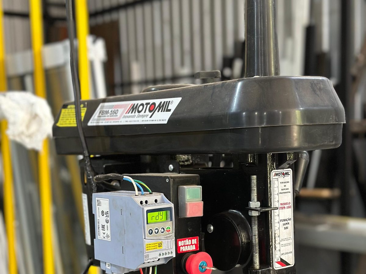 Máquina de precisão da Inoxtech para projetos sob medida